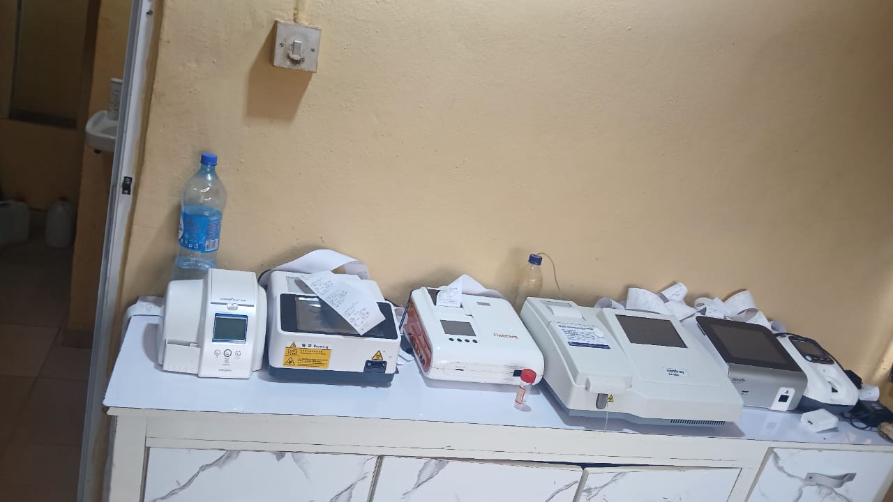 Laboratory setup with diagnostic equipment and workstations
